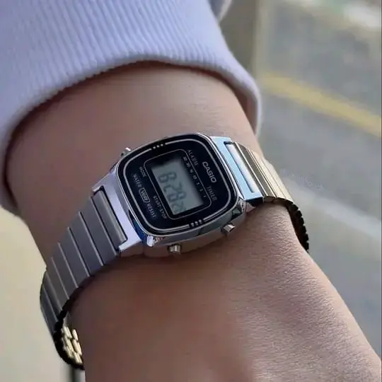 Reloj Casio Vintage LA-670WD-1 resistente al agua - 2