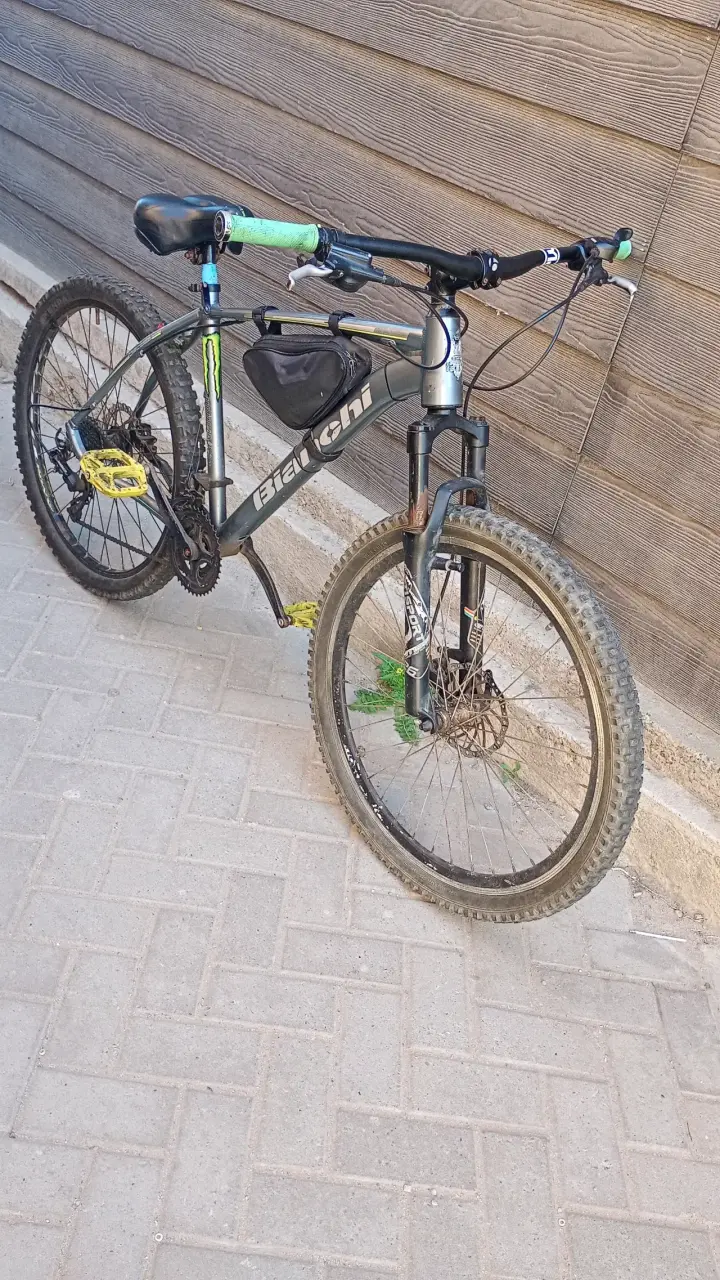 Bicicleta montaña Bianchi gris con suspensión - 3