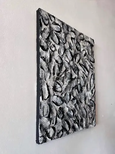 Cuadro abstracto en relieve blanco y negro - miniatura 1