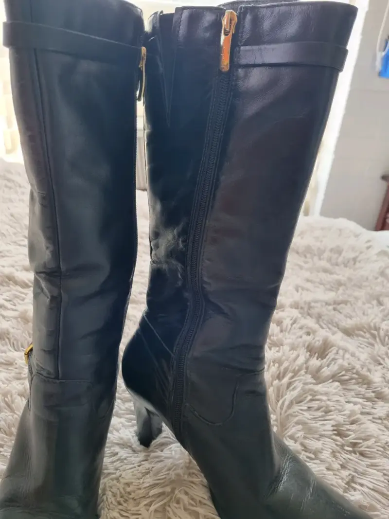 Botas de cuero negras con cierre lateral - 2