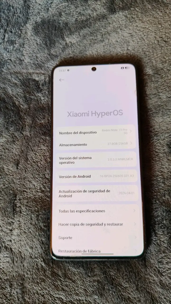 Smartphone moderno con pantalla AMOLED - 4