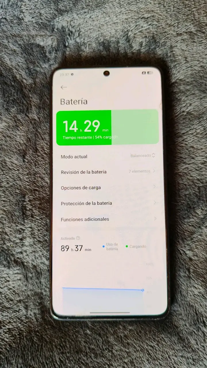 Smartphone moderno con pantalla AMOLED - 5