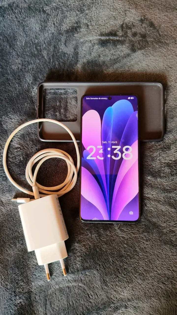 Smartphone moderno con pantalla AMOLED - 6