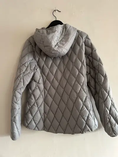 Chaqueta acolchada gris con capucha MICHAEL KORS - miniatura 2