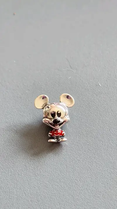 Charm de plata con diseño de Mickey - miniatura 1