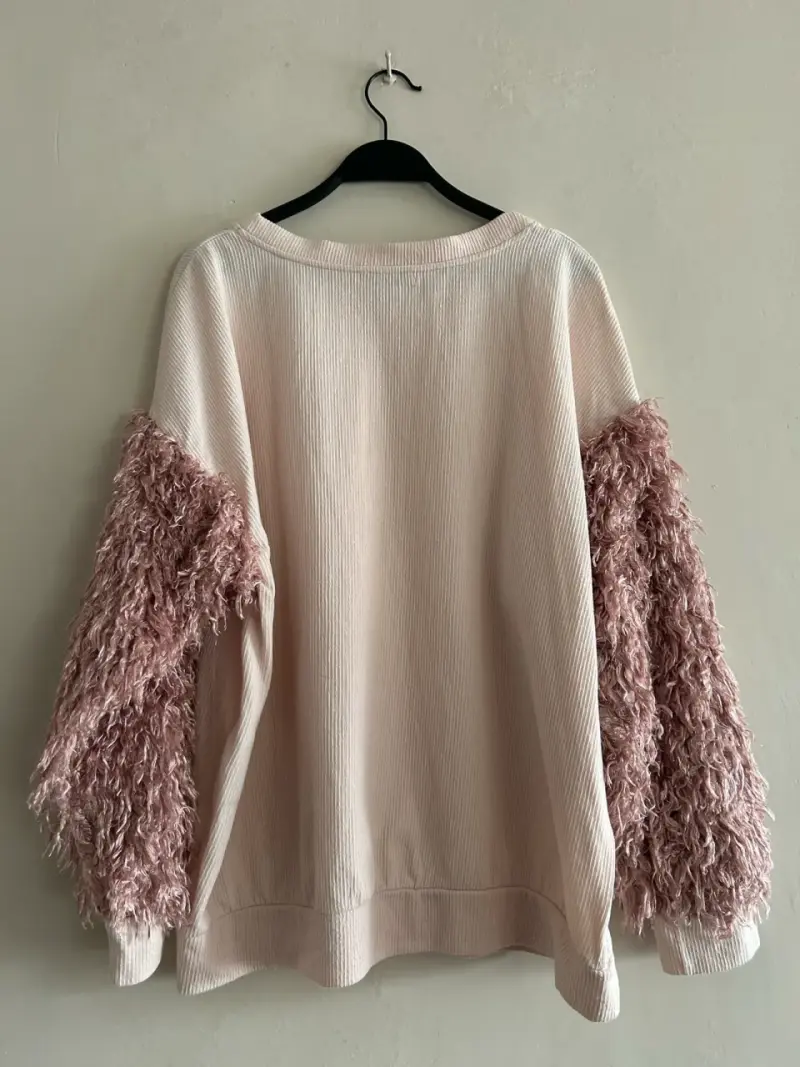 Suéter rosado BERSHKA con mangas de felpa rosa - 3