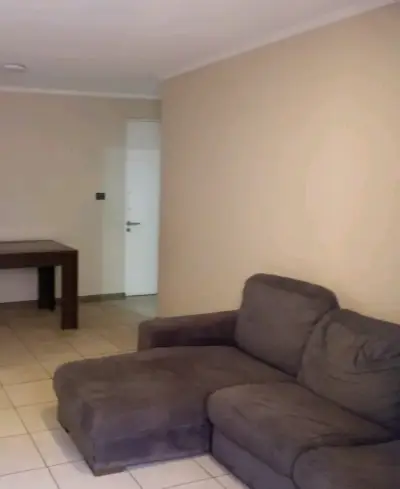 Sofá seccional de tela marrón en buen estado - miniatura 2