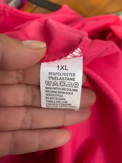 Vestido fucsia con diseño cruzado - miniatura 5