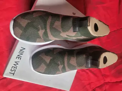 Zapatillas Nine West camufladas para mujer - miniatura 1