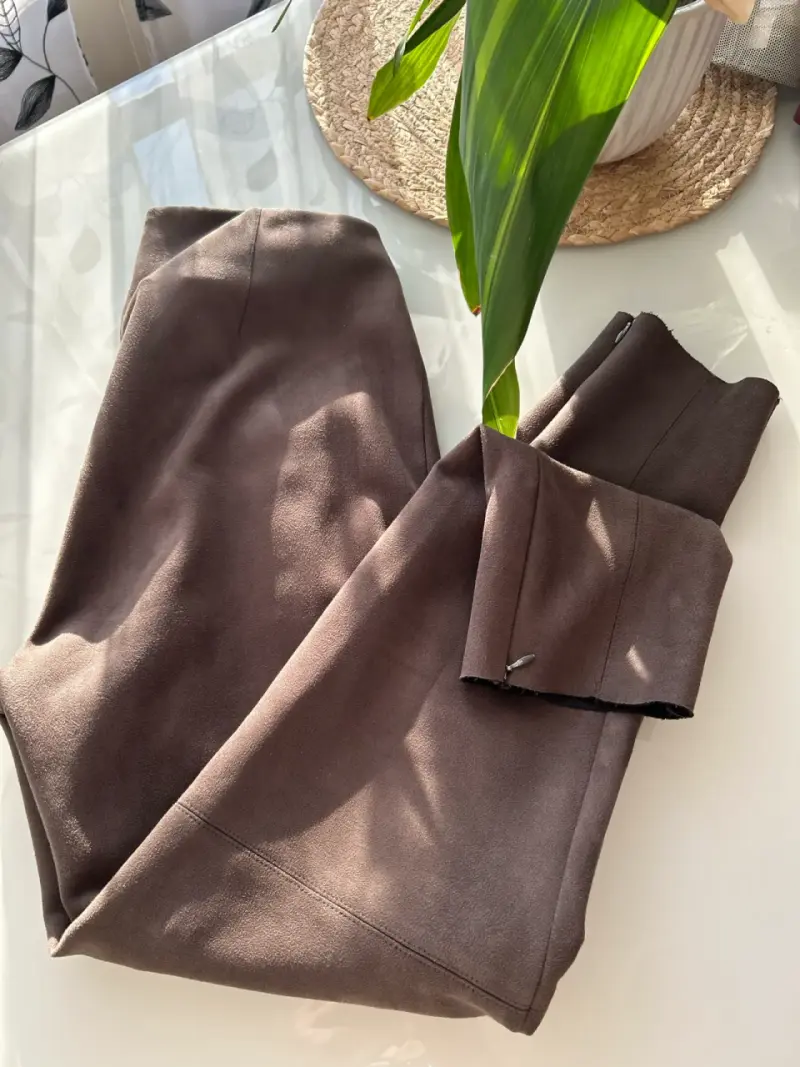 Pantalones Zara Basic marrones de gamuza - 2
