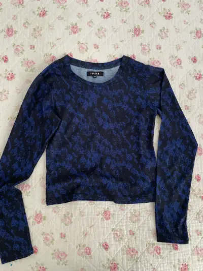 polera manga larga azul estampada - miniatura 1