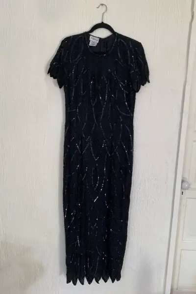 Vestido de noche negro con lentejuelas - miniatura 1