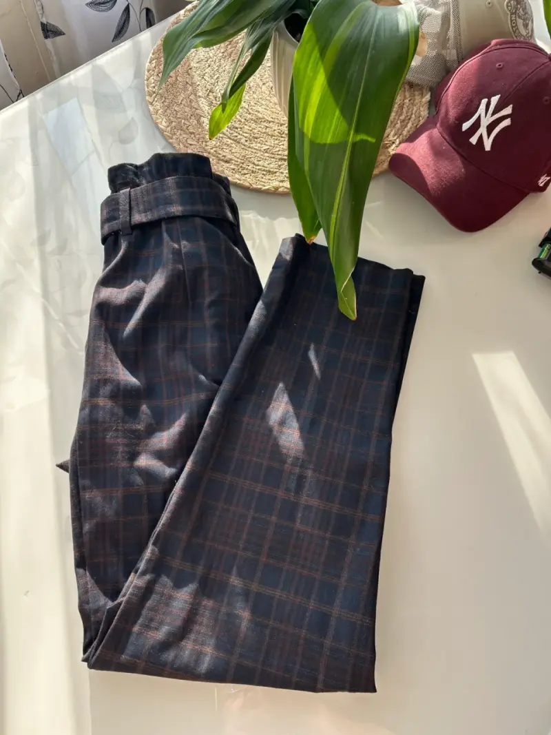 Pantalones MANGO a cuadros con cinturón ajustable - 2