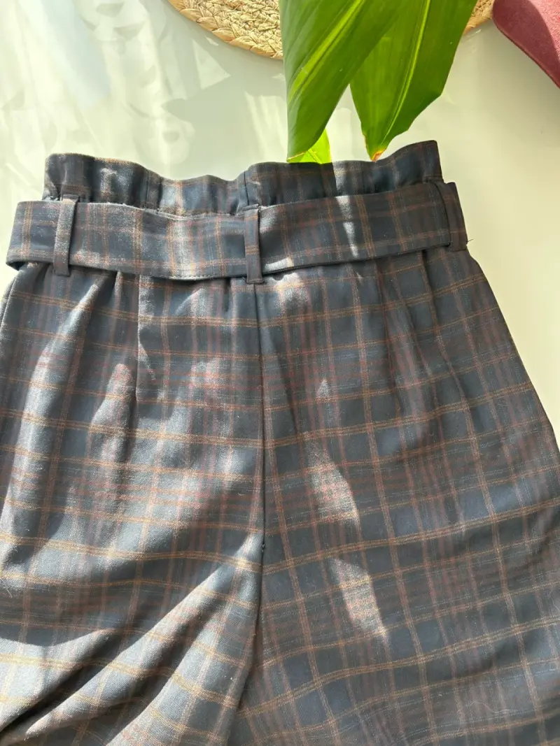 Pantalones MANGO a cuadros con cinturón ajustable - 4