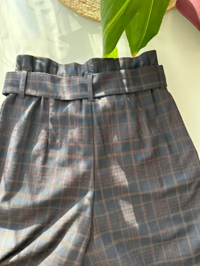 Pantalones MANGO a cuadros con cinturón ajustable - miniatura 4