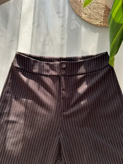 Pantalones de vestir a rayas marrones - miniatura 1