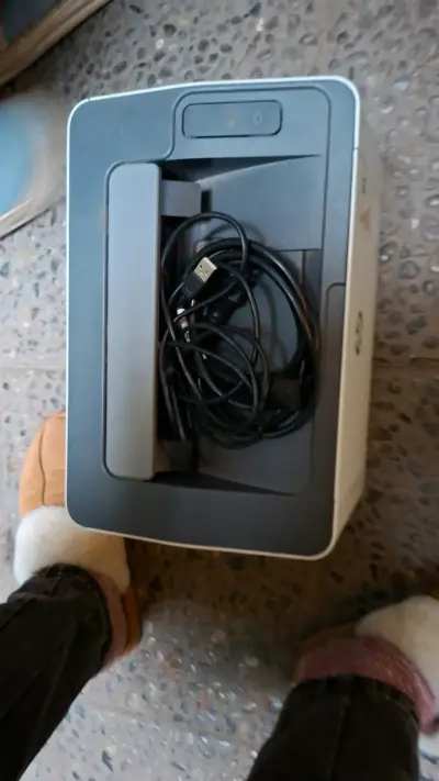 Impresora láser HP Laser 107a compacta - miniatura 2