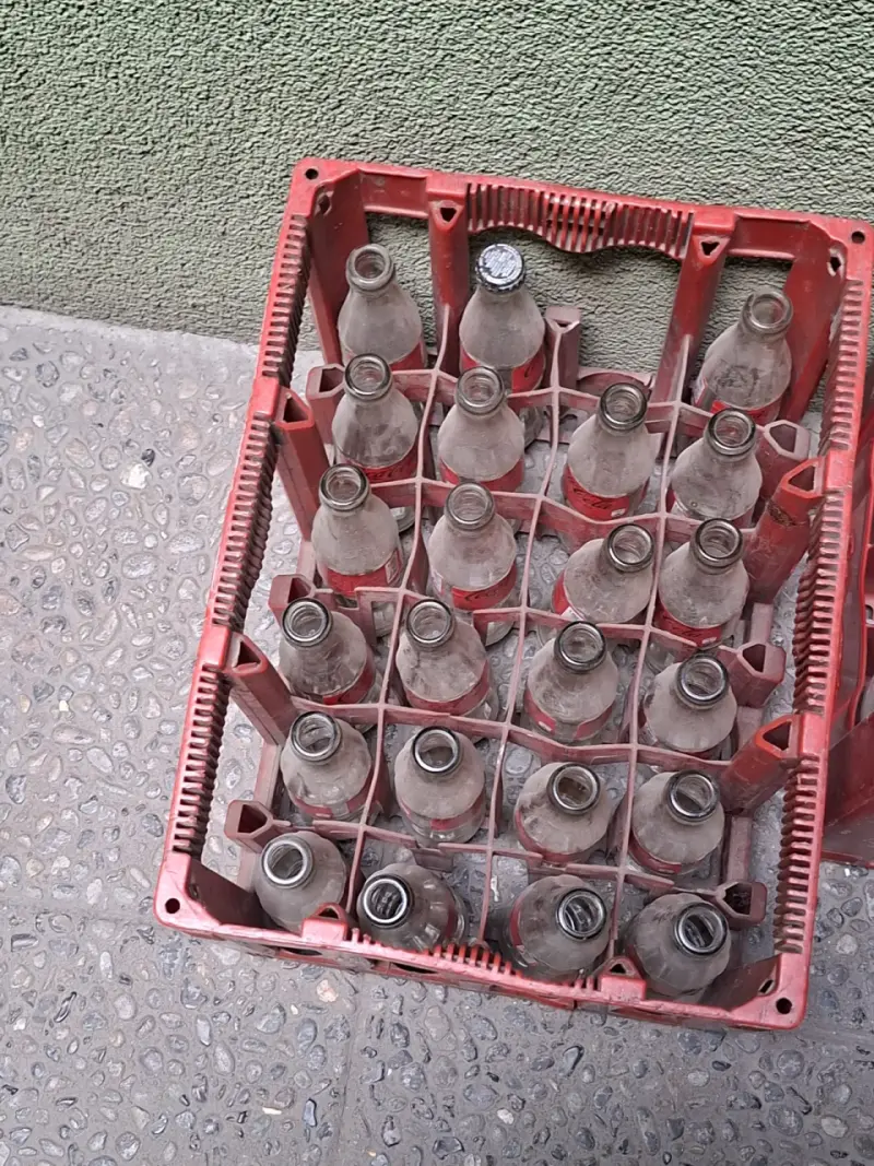Caja de botellas plásticas reutilizables - 2
