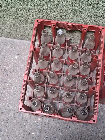 Caja de botellas plásticas reutilizables - miniatura 2