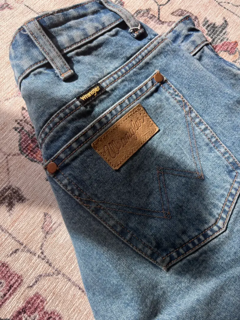 Jeans Wrangler desgastados azul clásico - 3