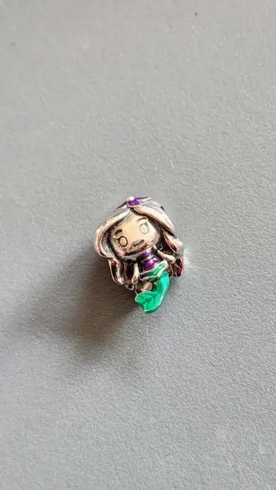 Charm de La Sirenita en plata y esmalte - miniatura 1