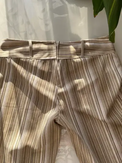 Pantalones a rayas beige de mujer - miniatura 3
