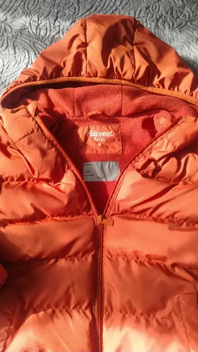Chaqueta acolchada naranja con capucha - miniatura 2