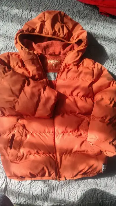 Chaqueta acolchada naranja con capucha - miniatura 4