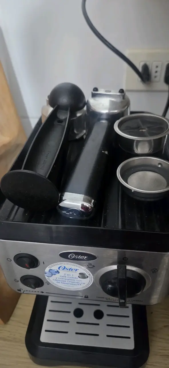 Cafetera Oster 2 en 1 para espresso - 2
