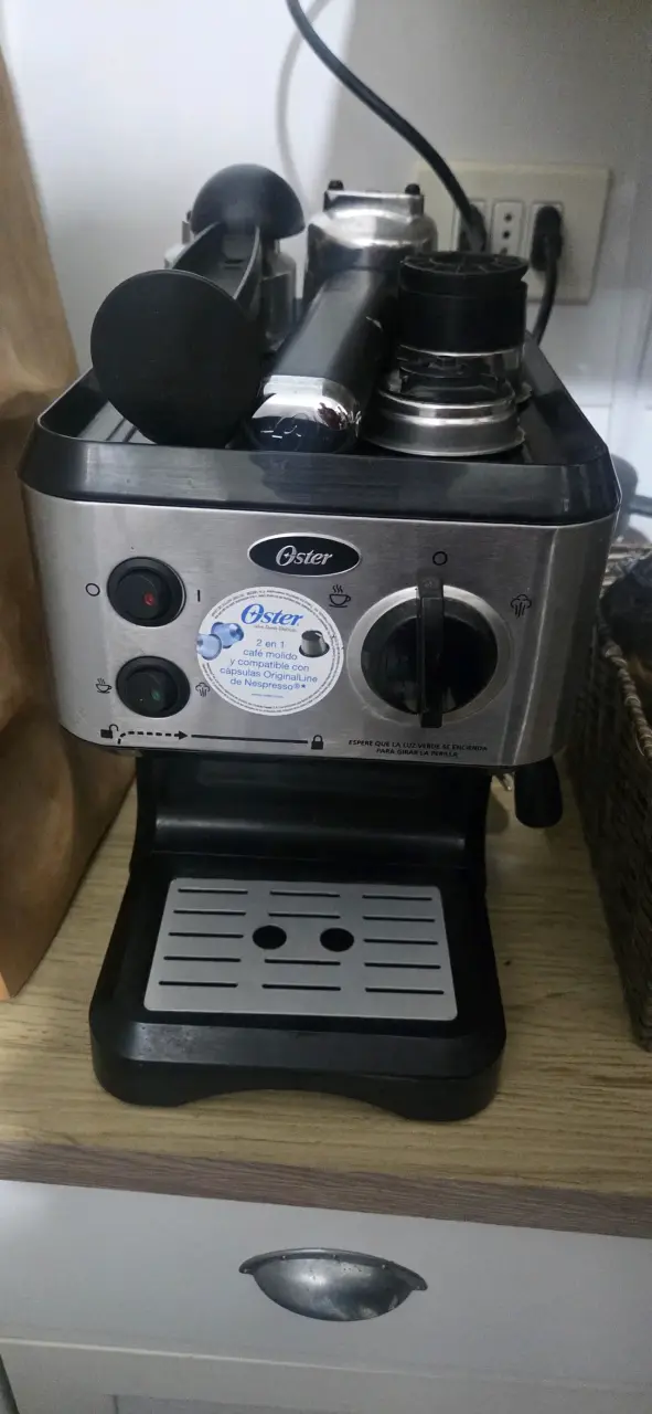 Cafetera Oster 2 en 1 para espresso - 3