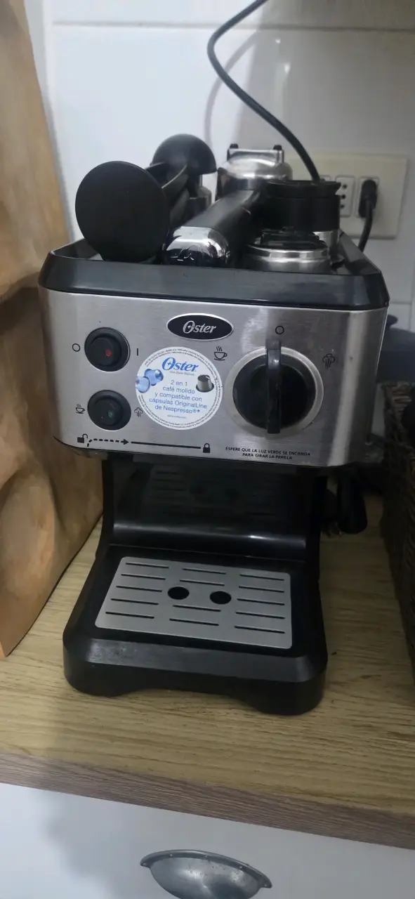Cafetera Oster 2 en 1 para espresso - 4