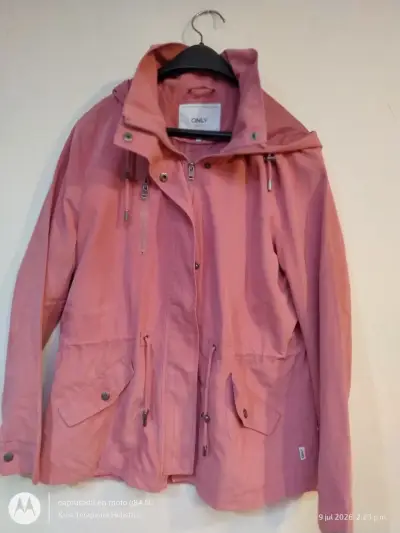 Chaqueta  rosada marca Only con capucha - miniatura 1