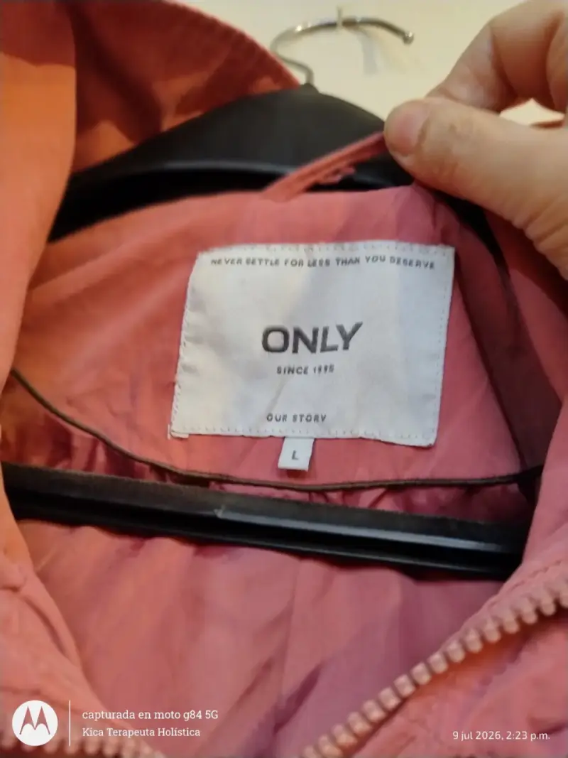 Chaqueta  rosada marca Only con capucha - 4