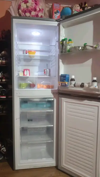 Refrigerador LG de acero inoxidable - miniatura 2