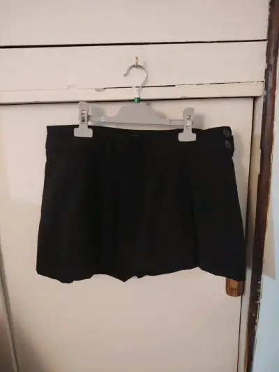 Falda short corta negra - miniatura 1