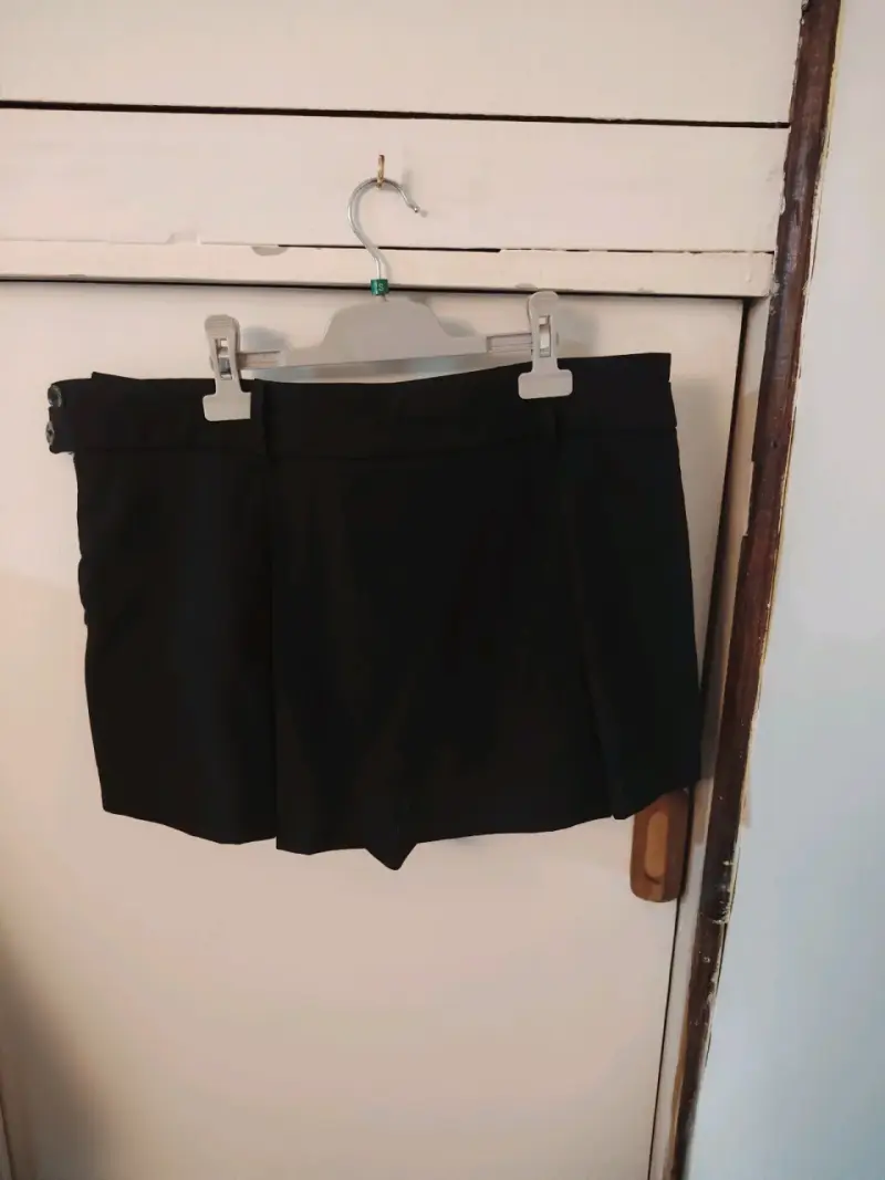 Falda short corta negra - 2