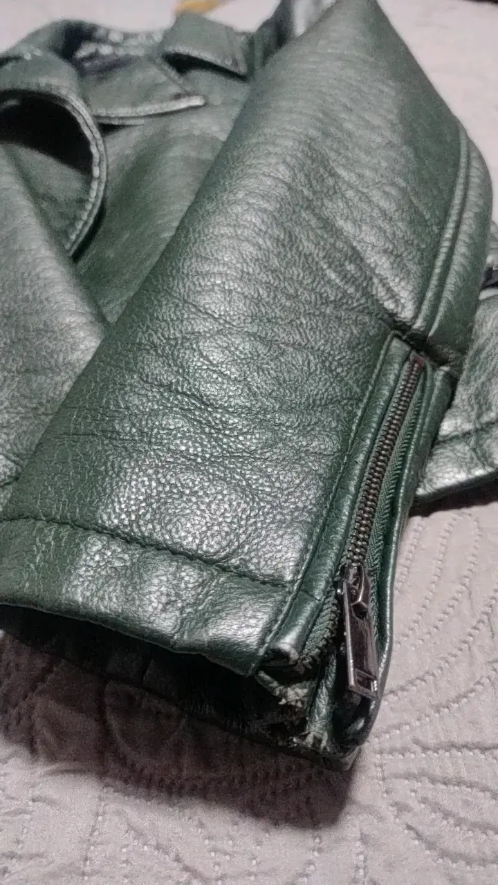 Chaqueta de cuero verde Zara para mujer - 4