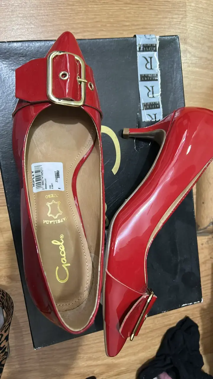 Zapatos con taco chico rojos con hebilla Gacel - 2