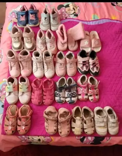 Lote de zapatos para bebé en varios estilos - miniatura 1
