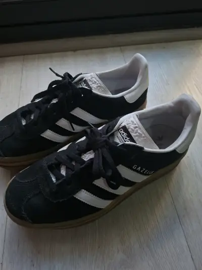 Zapatillas Adidas Gazelle negras y blancas - miniatura 4