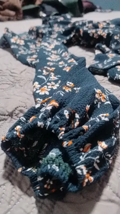 Enterito floral azul con diseño elegante - miniatura 4