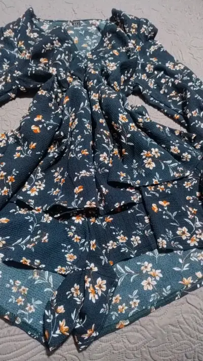 Enterito floral azul con diseño elegante - miniatura 5