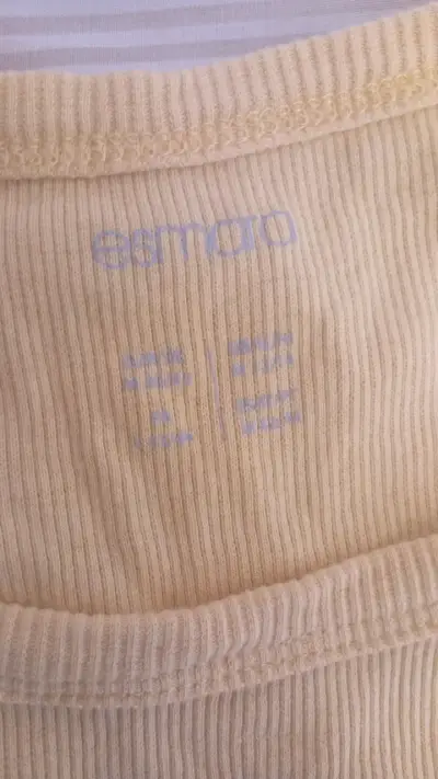 Polera sin mangas color amarilla - miniatura 2