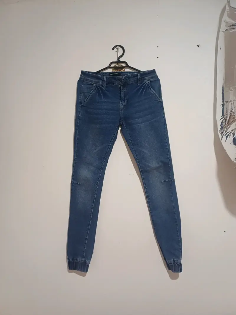 Jeans ajustados azul oscuro