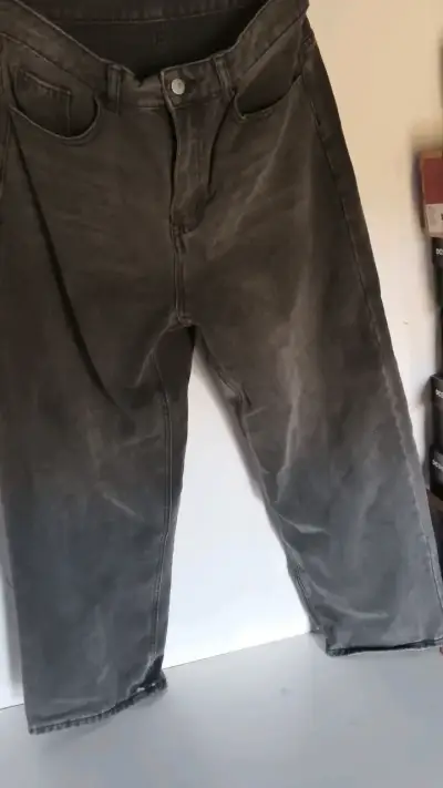 Jeans gris oscuro de mezclilla para hombre - miniatura 1