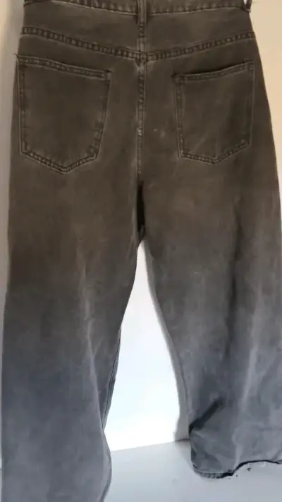 Jeans gris oscuro de mezclilla para hombre - miniatura 2