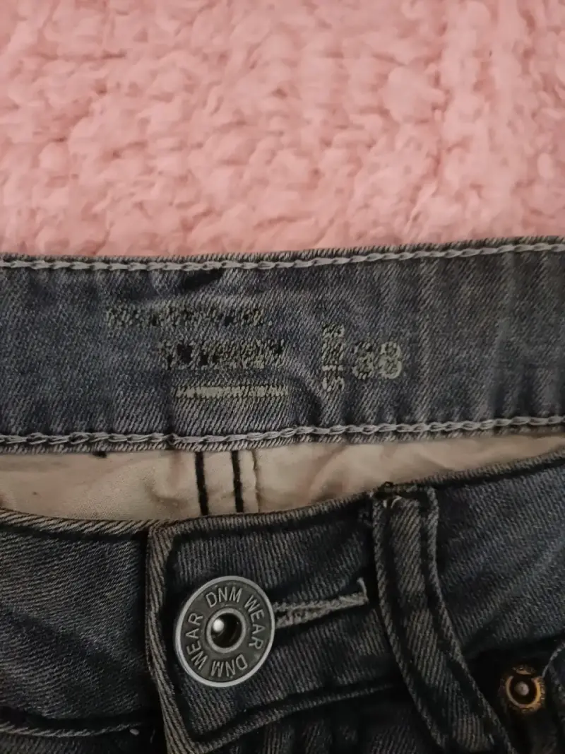 Jeans oscuros para hombre en buen estado - 2