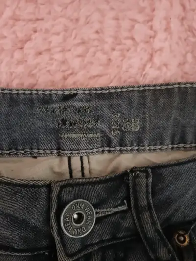 Jeans oscuros para hombre en buen estado - miniatura 2