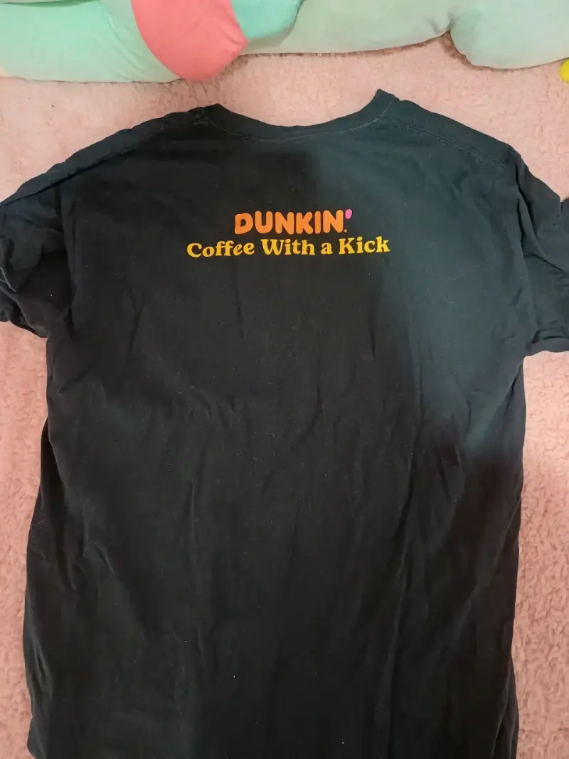 Polera negra Dunkin' Extra Charged Coffee - 2
