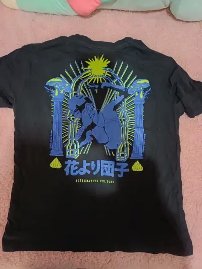 Polera negra con diseño - miniatura 1